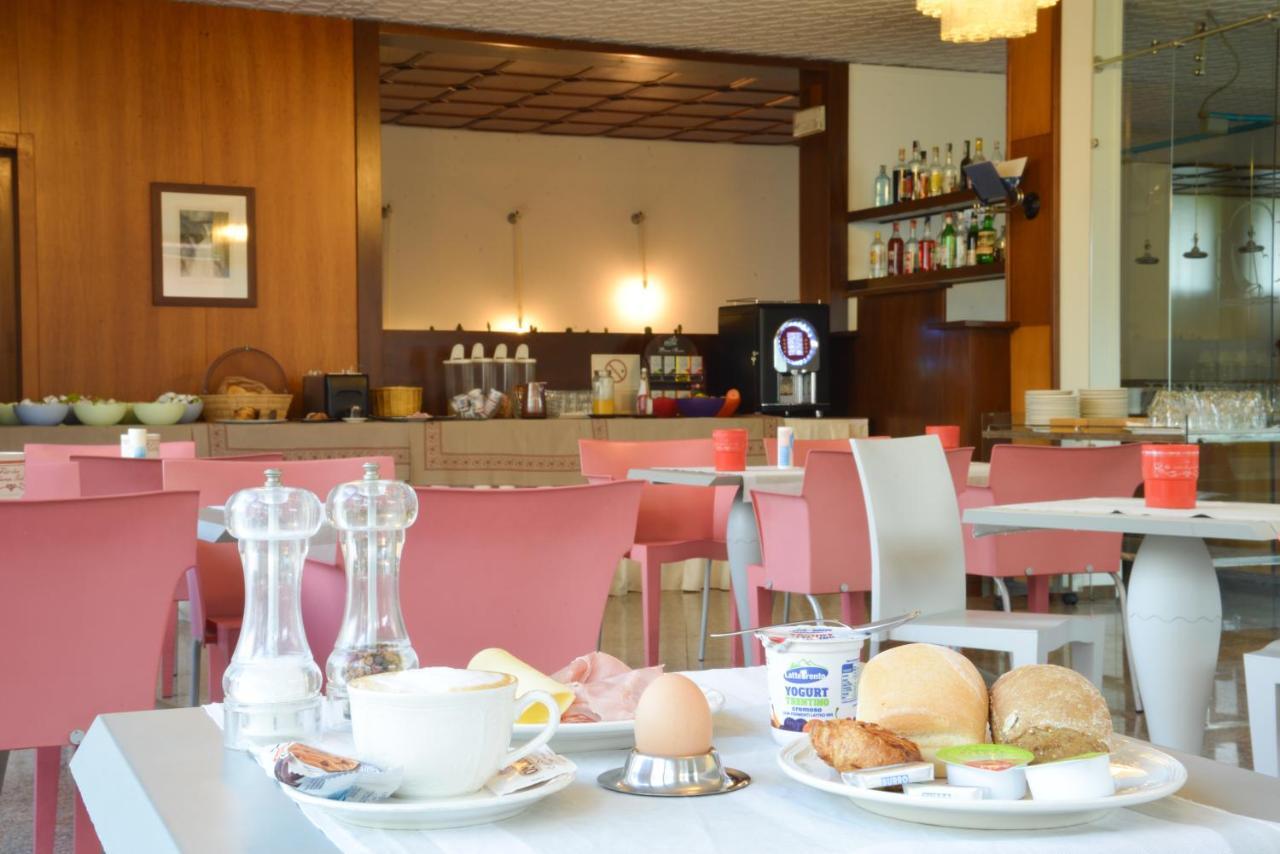 Hotel Venezia Рива-дель-Гарда Экстерьер фото